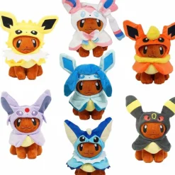 Eevee Plusch Mit Poncho - Umbreon, Espeon, Jolteon, Vaporeon, Sylveon, Flareon (Ca. 20Cm)