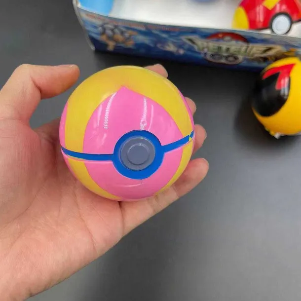 Grose Pokebälle (Ca. 8Cm) Mit Figuren (8 Stk. Im Spiel Set)