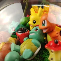 Groser Pokeball Mit Pokemon Figur