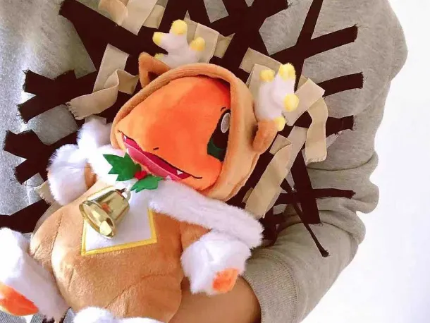 Pikachu Kuscheltier In Weihnachtlichen Motiven