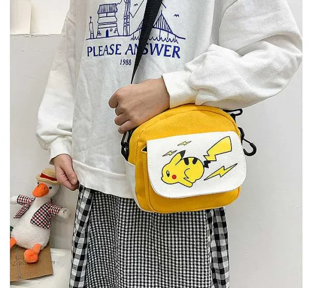 Pikachu Umhangetasche In Verschiedenen Farben