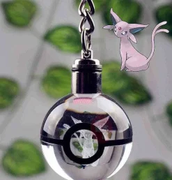 Pokeball Anhanger Mit Pokemon Motiven Und Farbwechsel