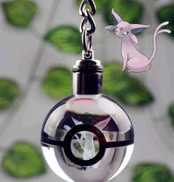 Pokeball Anhanger Mit Pokemon Motiven Und Farbwechsel