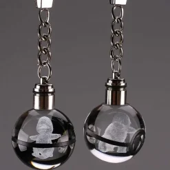 Pokeball Anhanger Mit Pokemon Motiven Und Farbwechsel