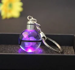 Pokeball Anhanger Mit Pokemon Motiven Und Farbwechsel