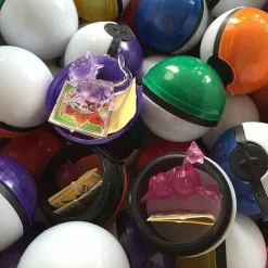 180 Pokebälle / Pokeballs (Ca. 3.5Cm) Mit Figur Und Sticker
