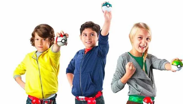 Pokemon Clip N Carry Spielzeug Gurtel Mit Mimigma Mimikyu Figur