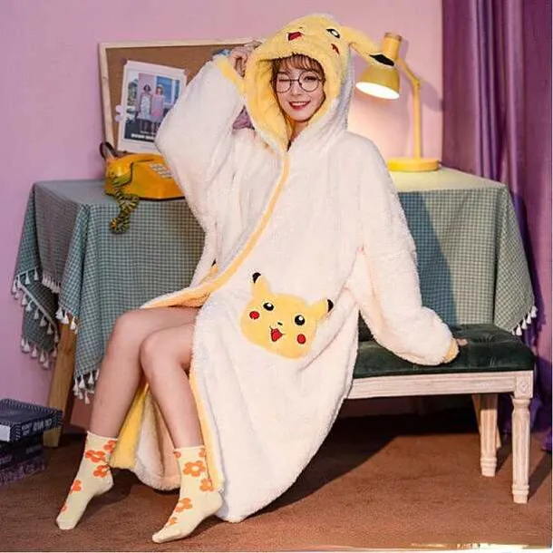 Pokemon Pikachu Kuscheliger Fleece Bademantel