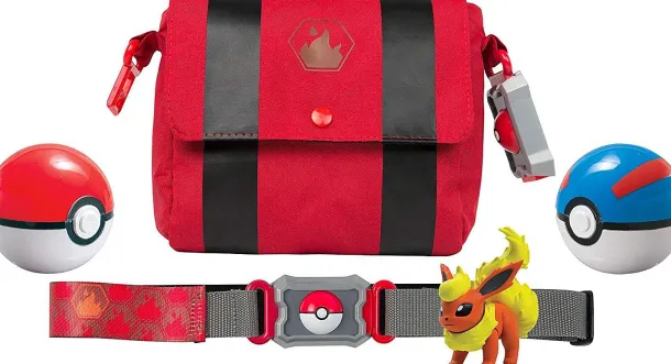 Pokemon Trainer Set Mit Gurtel, Pokeball, Tasche Und Figur